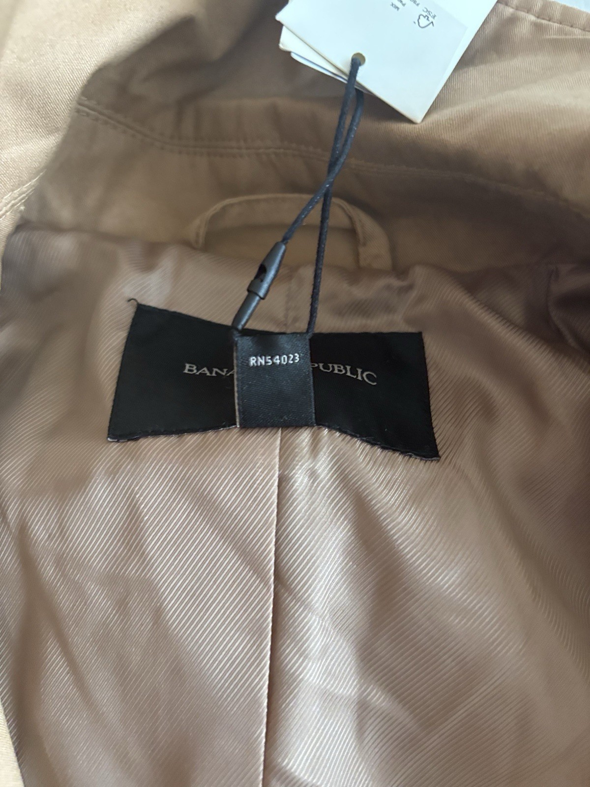 NWT BANANA REPUBLIC SIZE -LARGE PETITE- LONG TWILL TRENCH COAT IN CLASSIC CAMEL!