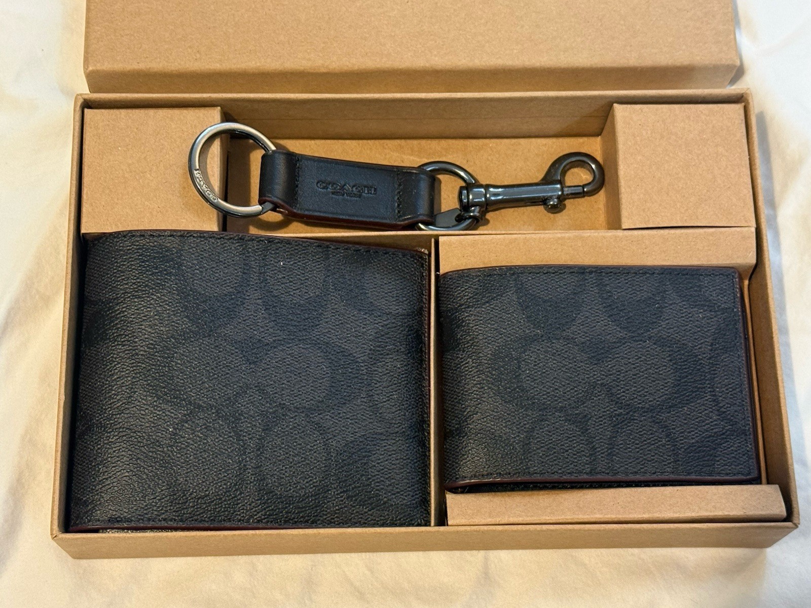 COACH Logo NY MEN’S 3 IN 1 WALLET BOXED GIFT SET IN SIGNATURE CANVAS