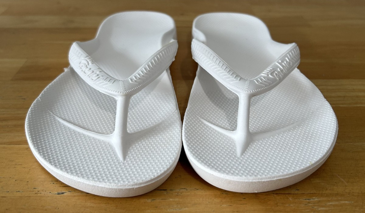 Archies Flip Flops Womens 7 Men 6 White Arch Support Thong Sandals Casual Shoes