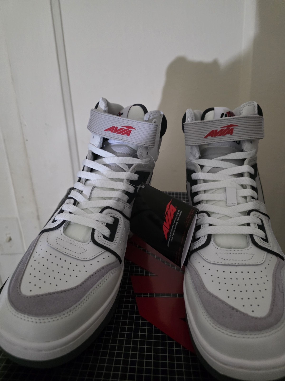 Avia 880 Basketball High Top Sneakers White Black Gray Lace Hook Loop size 11.5