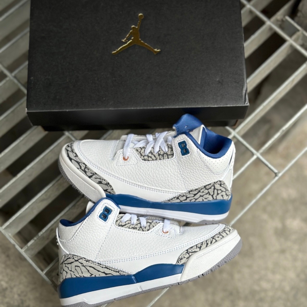 Air Jordan 3 Retro ‘White Blue’ Men’s Mid Top Basketball Shoes