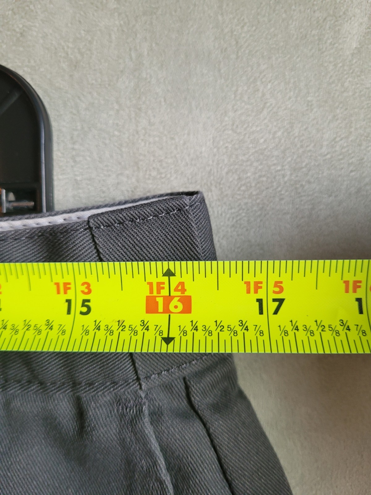 Dickie Shorts Men’s Measures Size 33 Grey Cell Phone Pocket White and blue stain