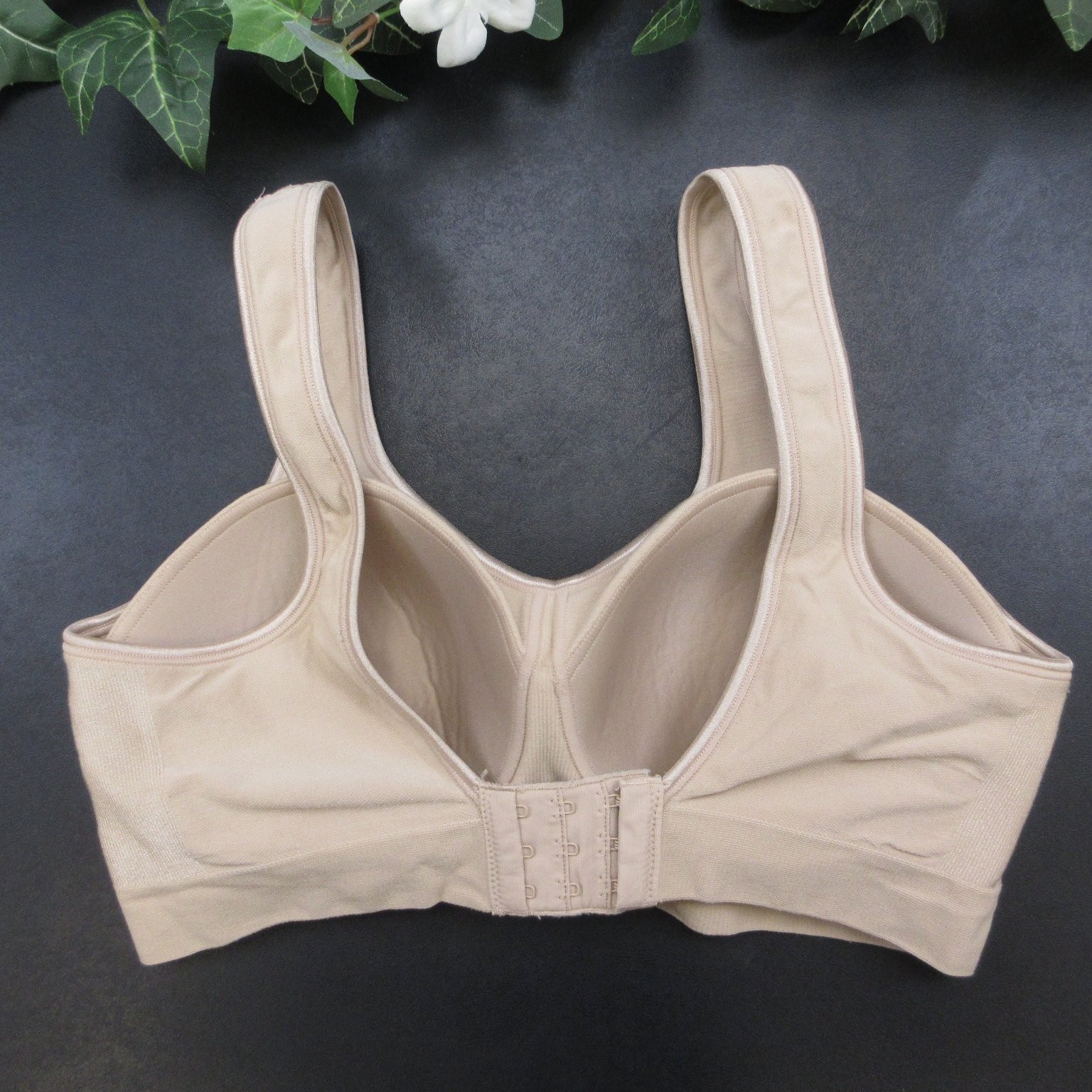 BALI Bra Women’s Beige L Wireless Seamless Nylon Spandex Padded Comfort