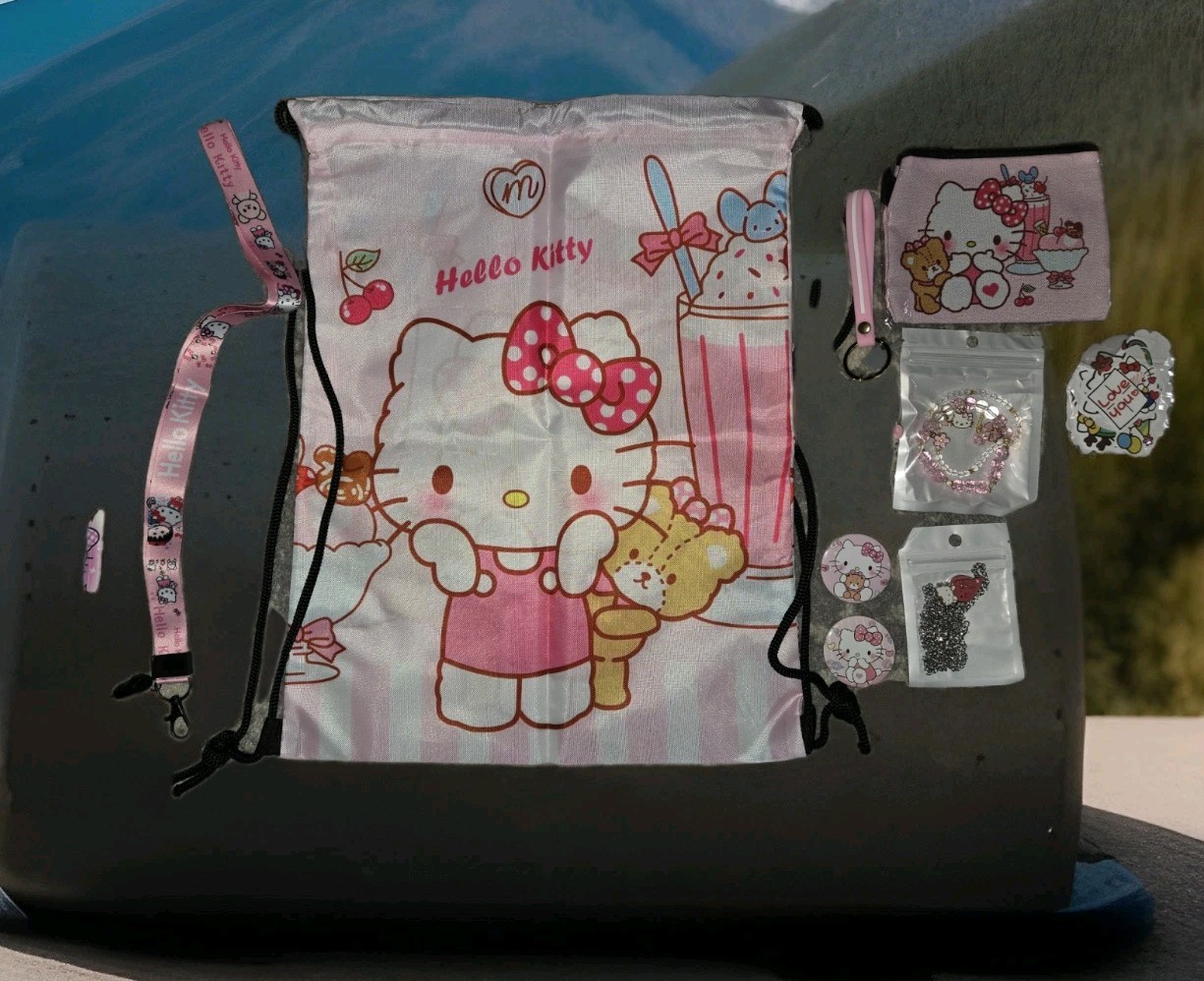 Kittie Drawstring Bag (17×13 Inch) With Accessories