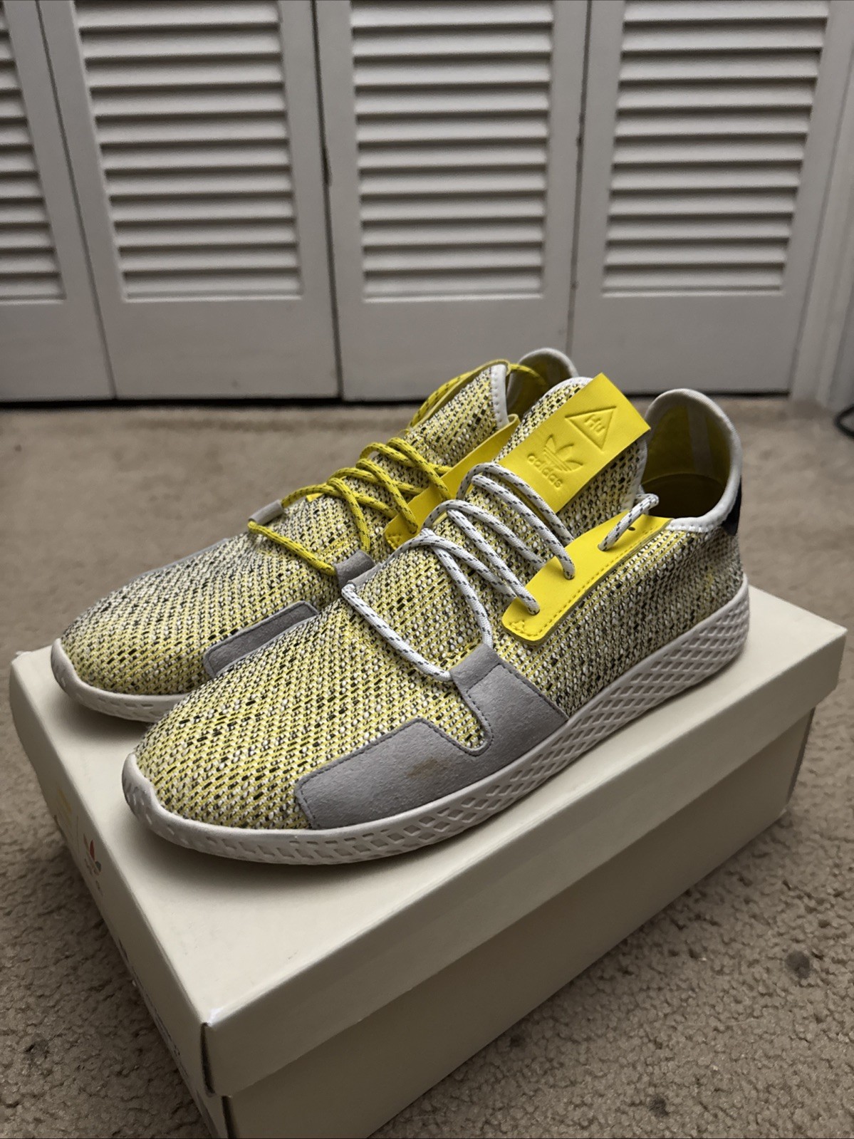 Adidas Men’s Pharrell Williams Solar Tennis Hu V2 Yellow Size 9.5 Used with Box