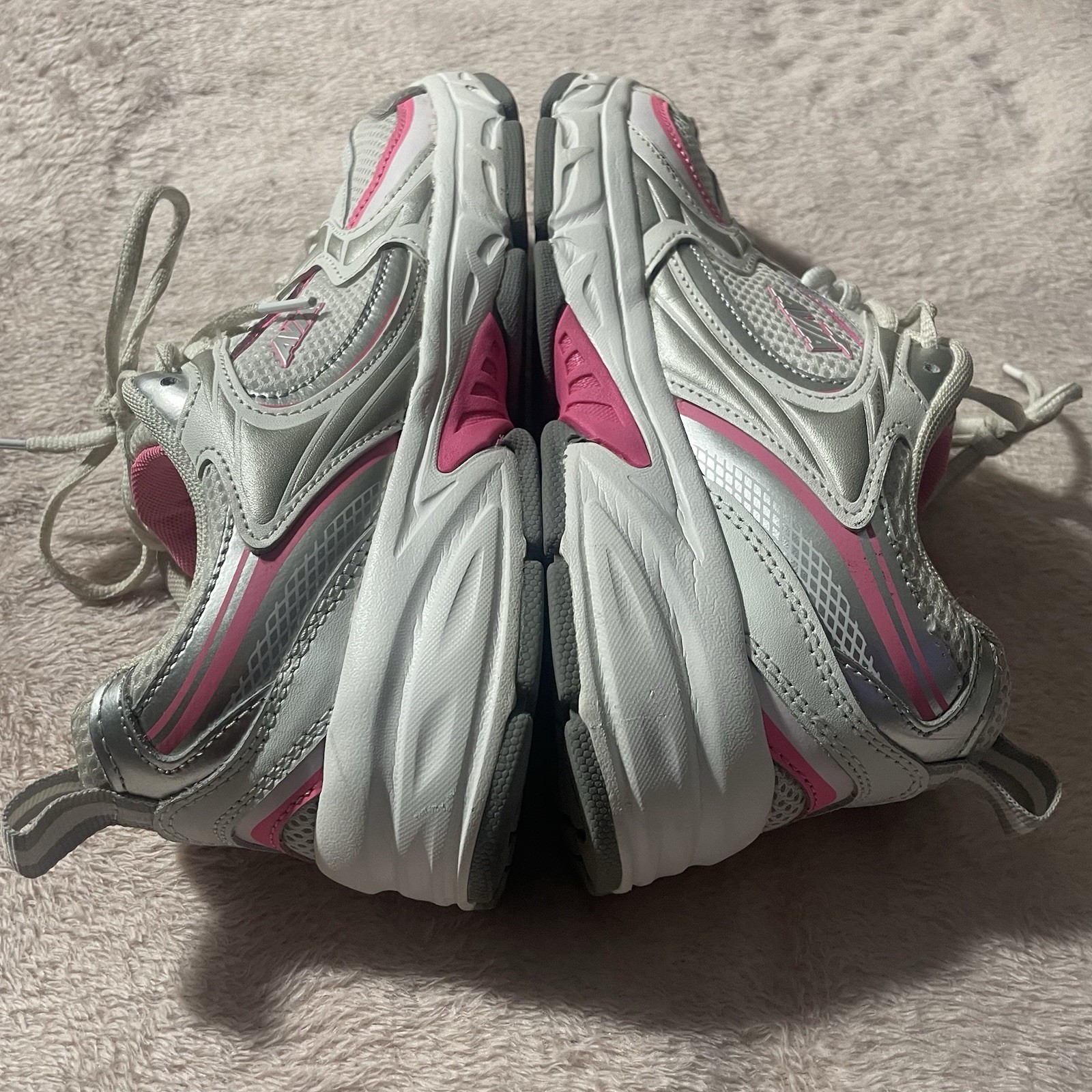 Avia Women’s 5000 Performance Sneakers Pink Silver White EUC Women’s Size 8