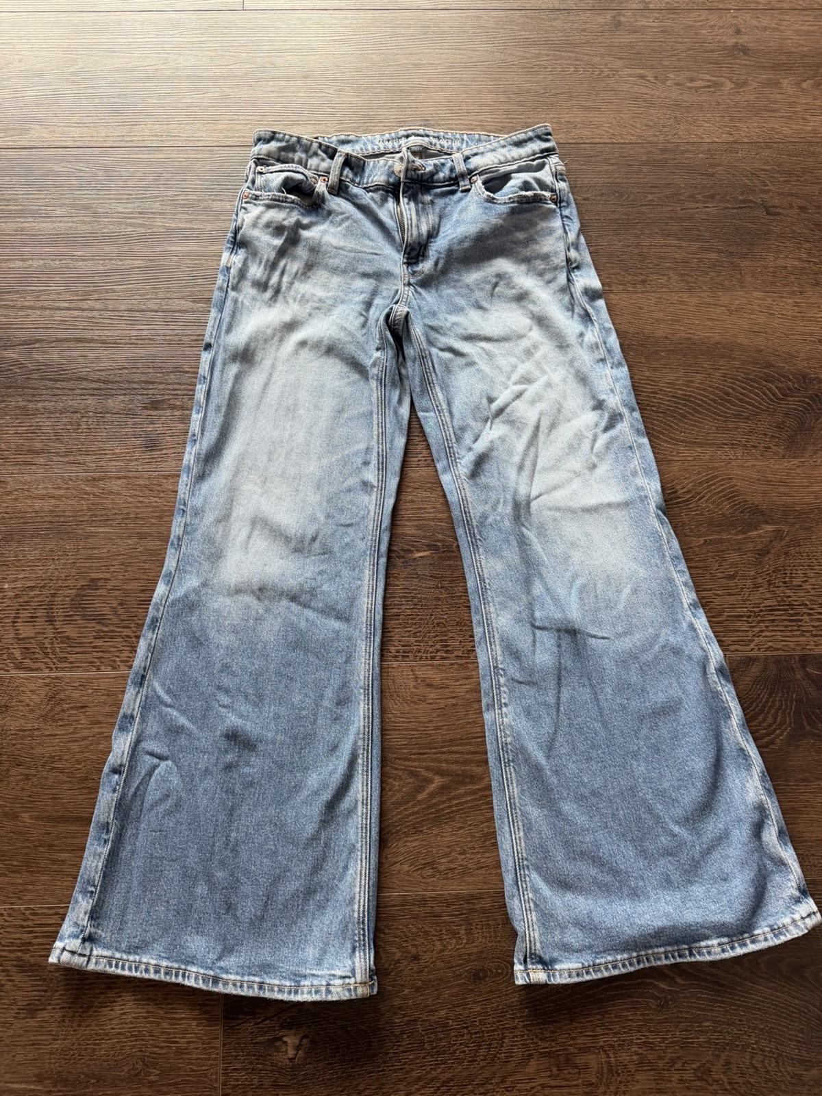 American Eagle Women’s Low Rise Flare Jeans-Medium Wash- Size 6 Reg