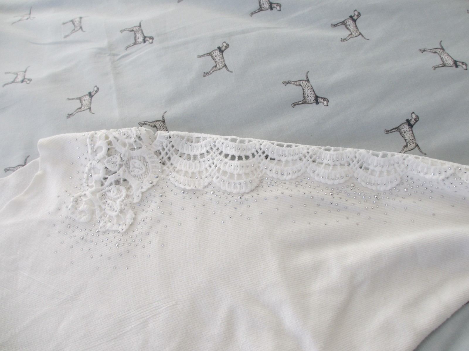 Quiz cream batwing jumper. Lovely shoulder detail, sparkles. Size S. 10-12