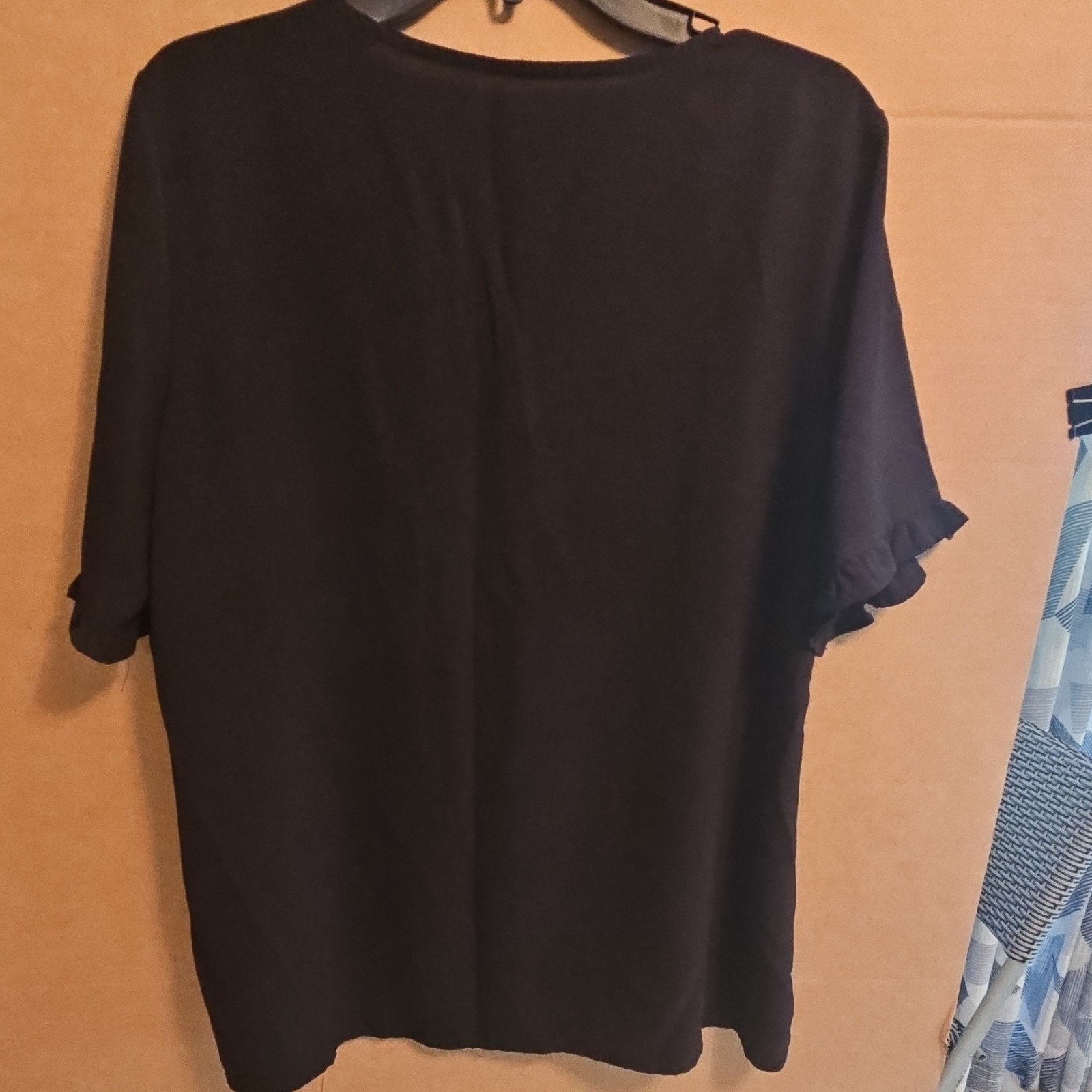 Women’s Black Solid V-Neck Button Front Ruffle Sleeve Woven Blouse Size XL