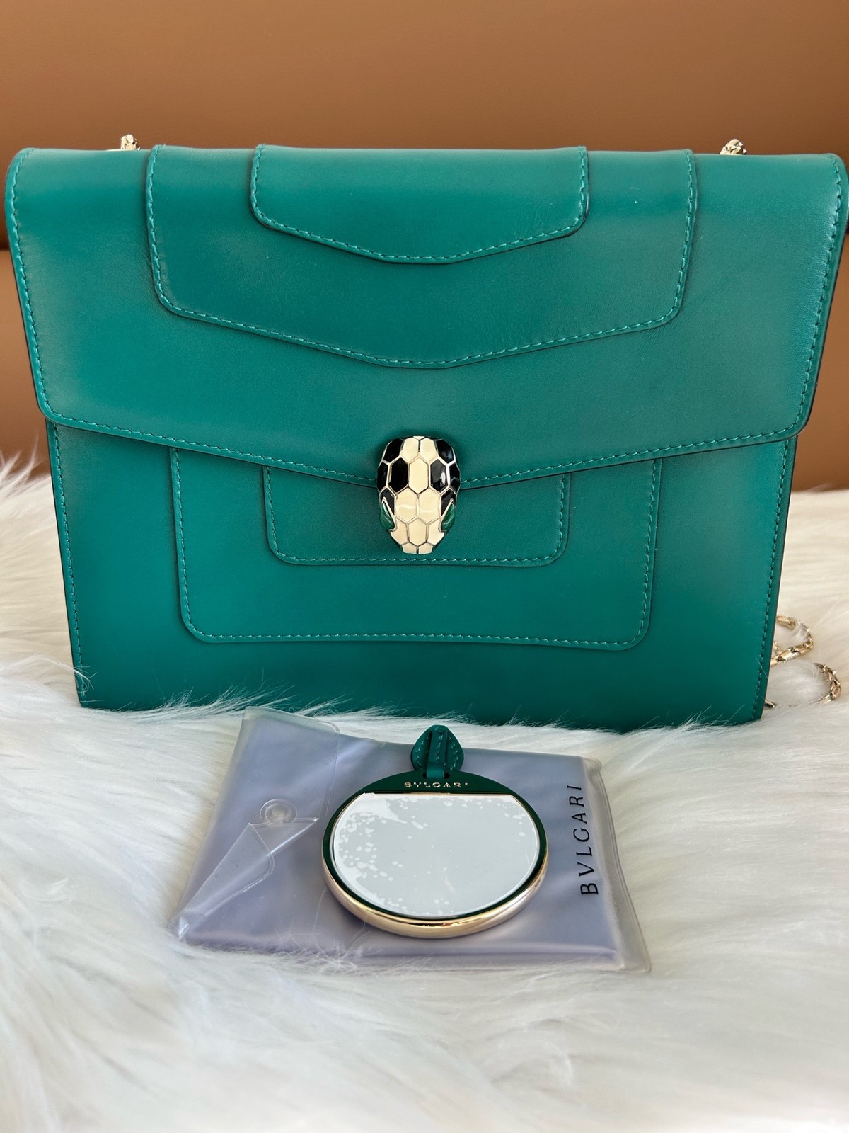 Bvlgari Pre-Owned Authentic Luxury Handbag Emerald M 25×20×5cm Calf Leather