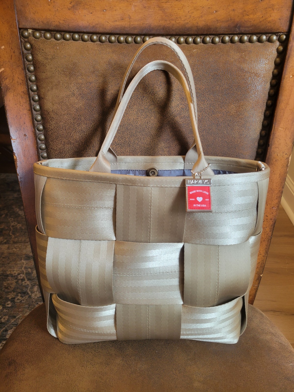 Harveys seatbelt bags Audrey Champagne medium tote with hangtag