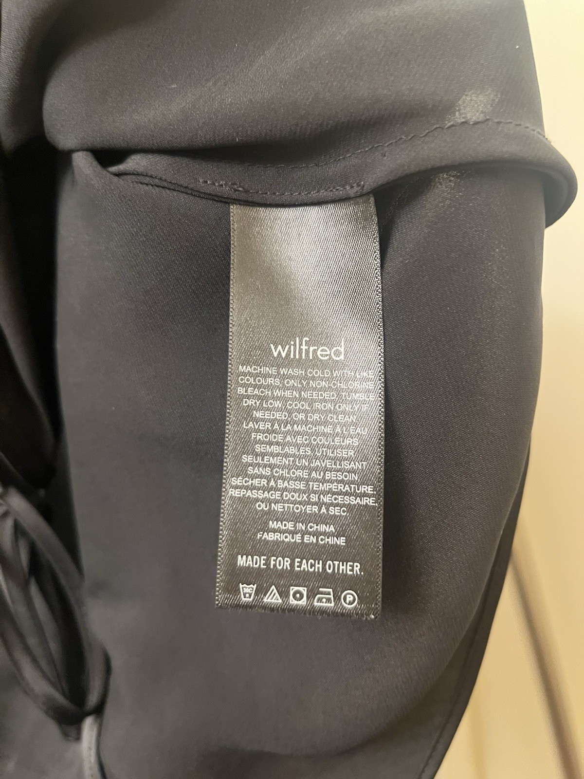 Aritzia Wilfred Women’s Black Tie Front Blouse Size L