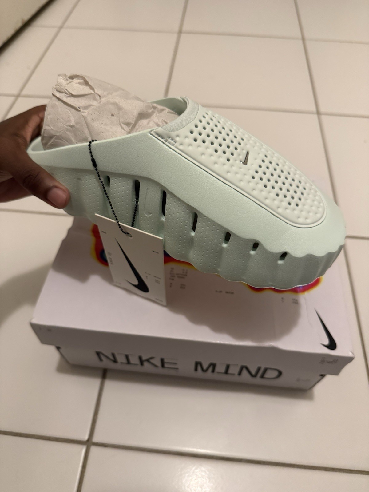 W Nike Mind 001 Barely Green Chrome HQ4309-300