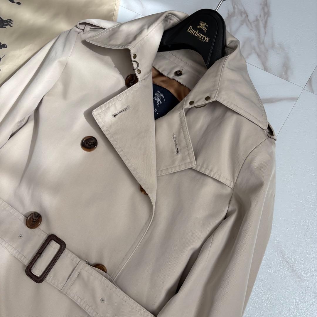Excellent condition Burberry London Liner Belted Trench Coat White Beige