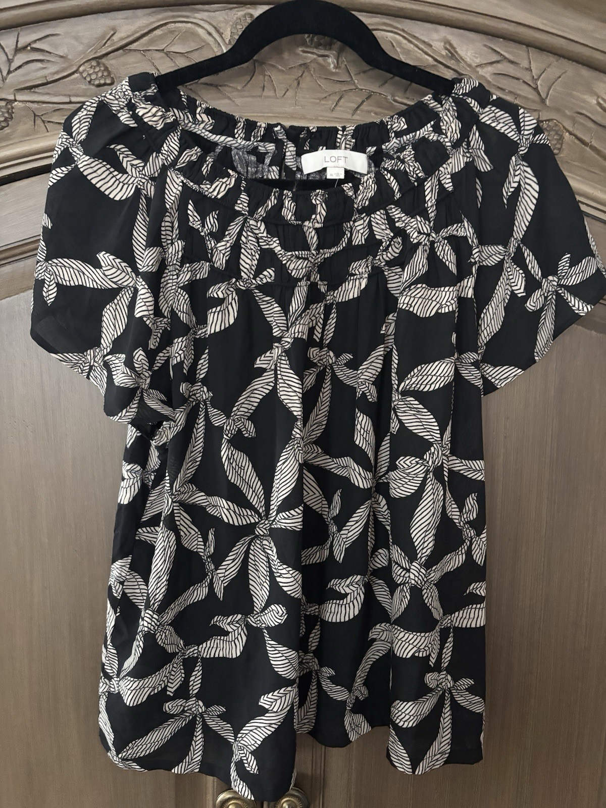 Women’s Black And Cream Pattern Loft Blouse XL