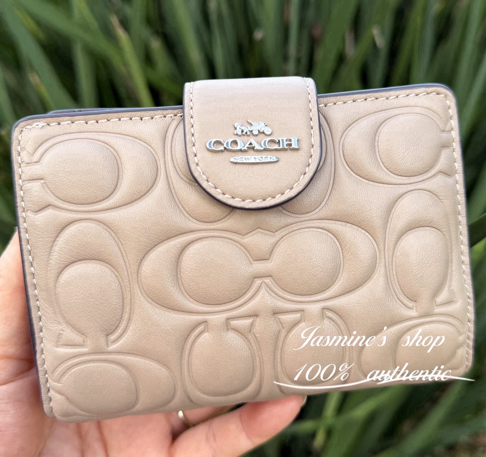 NWT Coach Medium Corner Zip Wallet With Signature Leather CM241