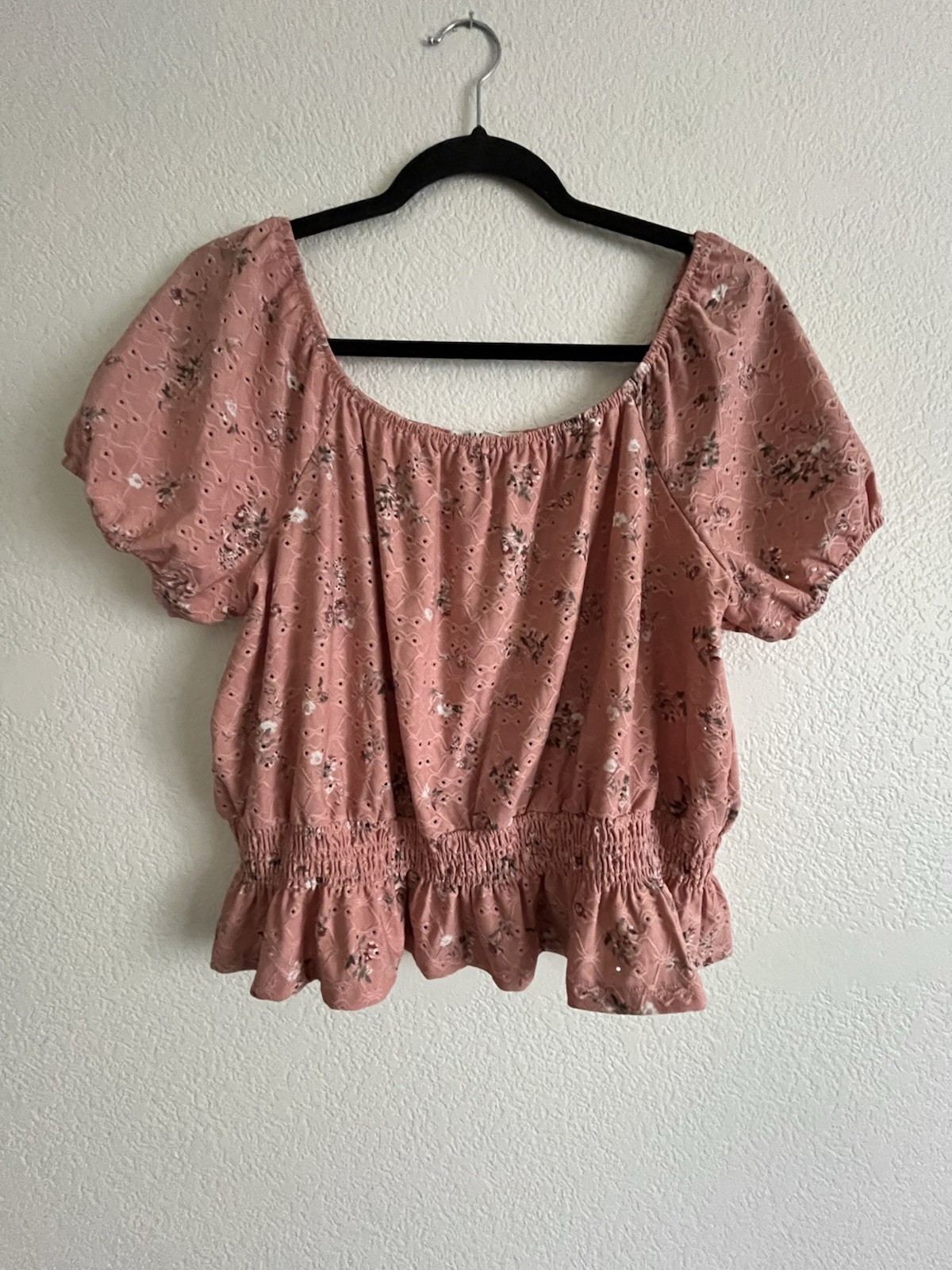 Wallflower Women’s XL Soft Pink Floral Puffy Sleeve Shirt
