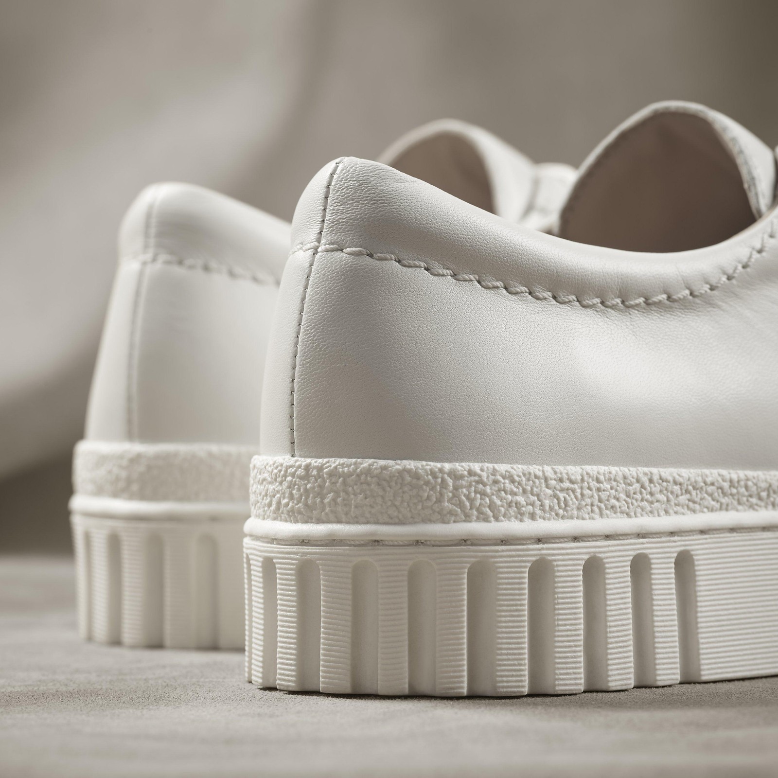 Mayhill Walk Off White Leather