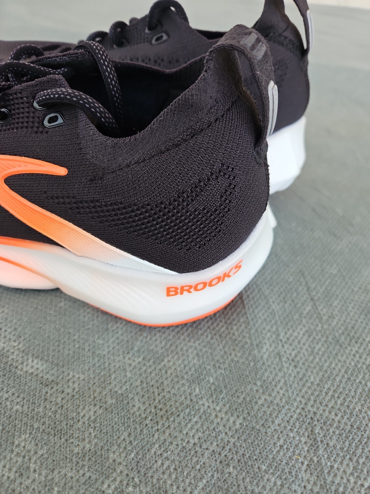 Brooks Glycerin Flex Black/Orange Size 11 Mens Medium Width. New No Box.