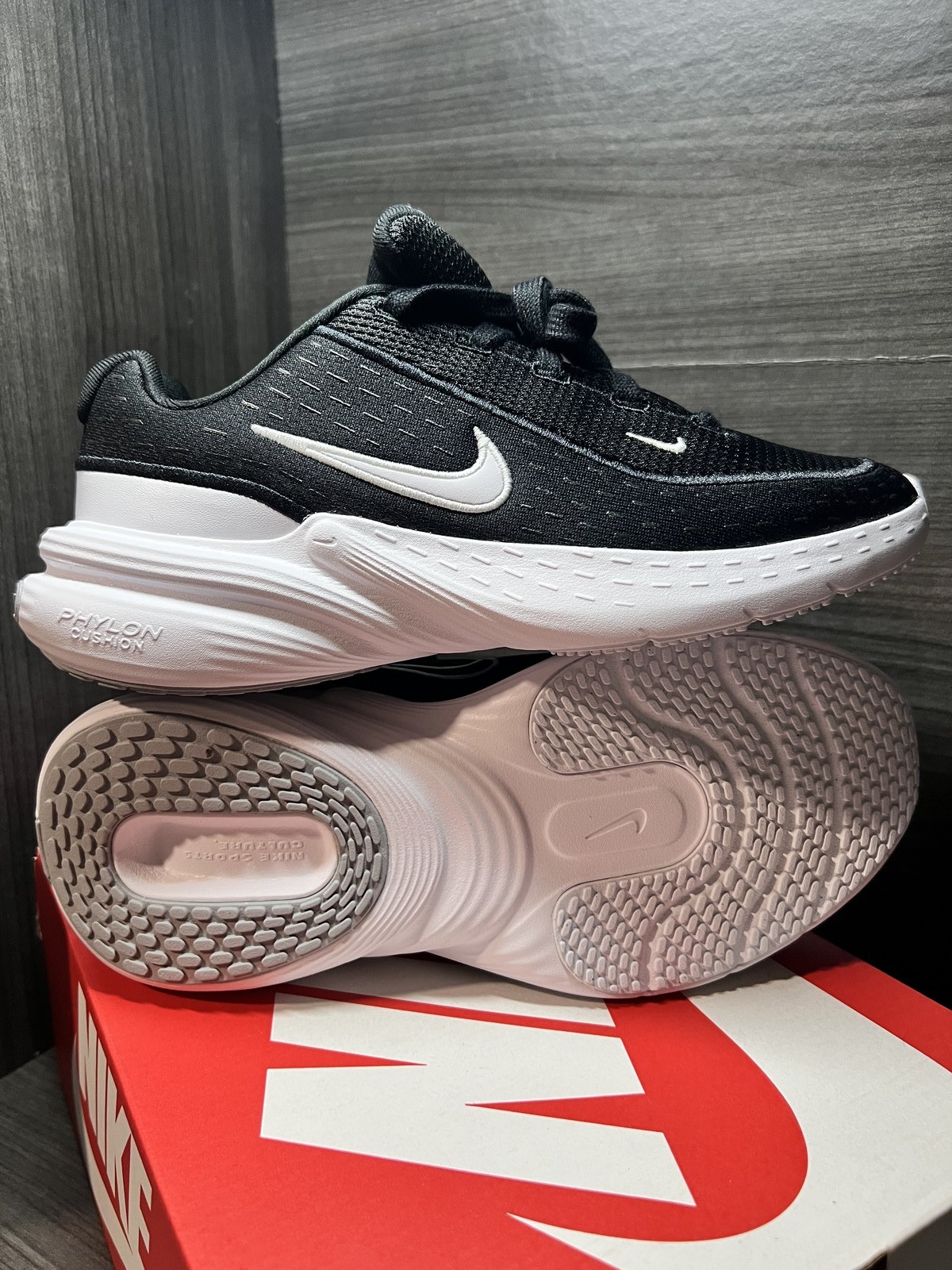 Size 7W/5.5M Nike Uplift SC Black Wolf Grey White IB2766-003 New