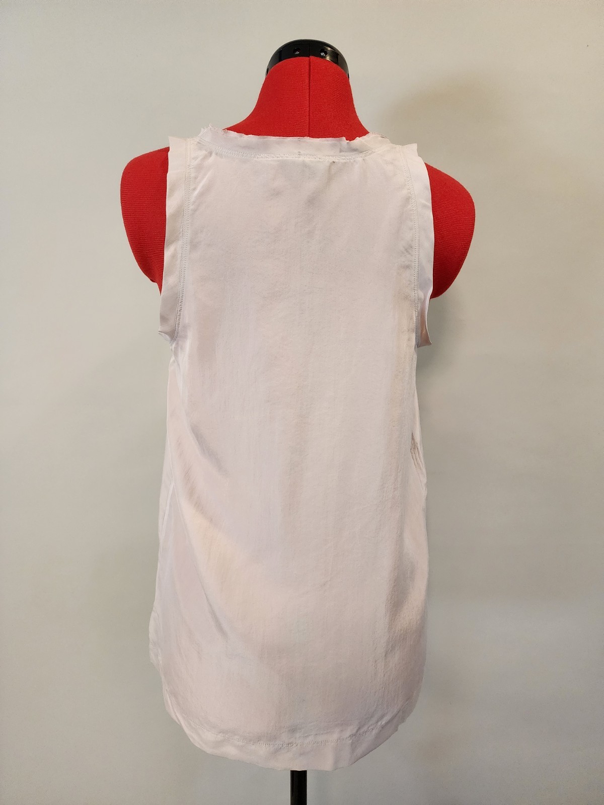 Theory 100% Silk Chiffon Sleeveless Scoop Neck Ruffle Blouse Beige Womens M