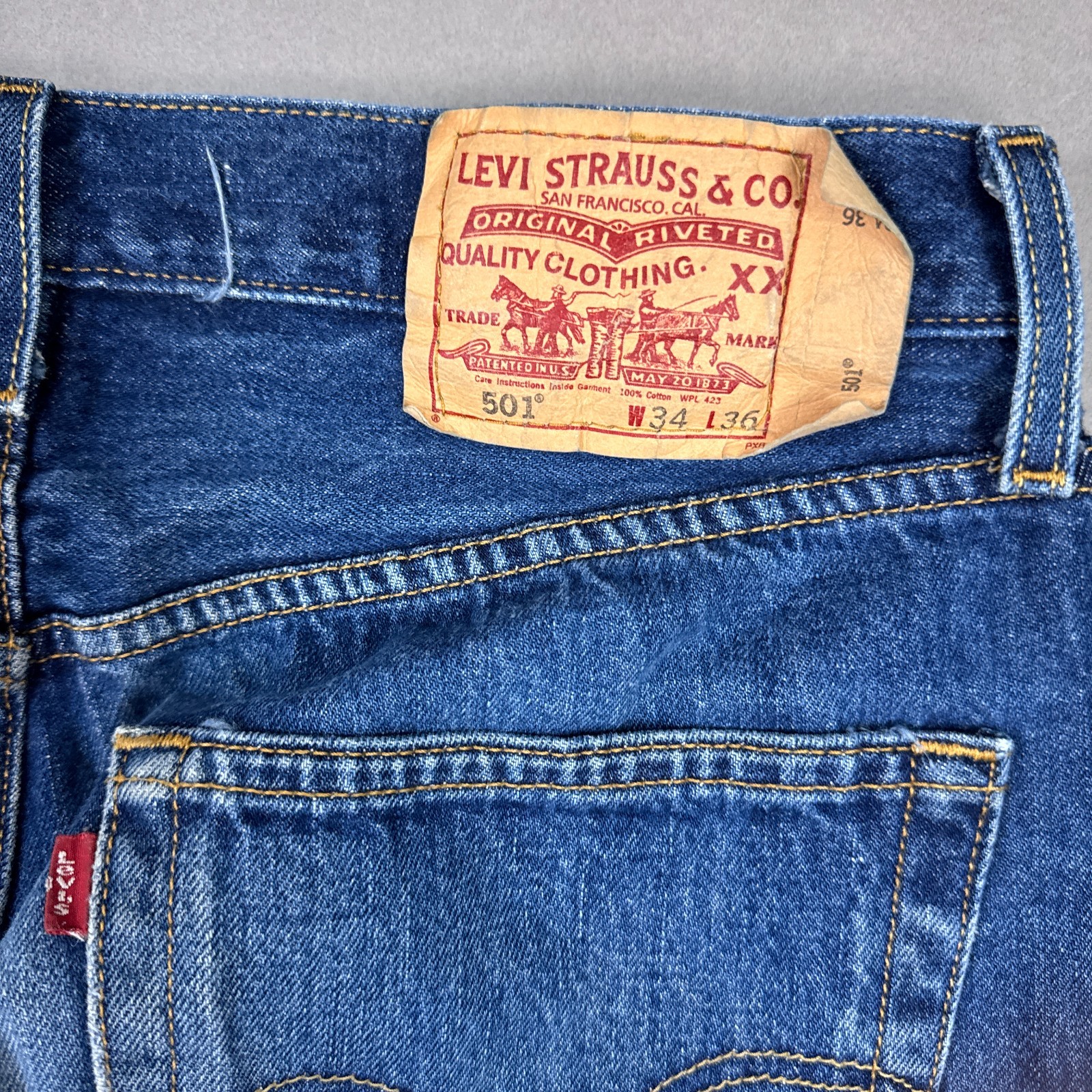 Levis 501 Jeans Mens 32×34 Blue Button Fly Denim Pants Thrashed Faded (Tag34x36)