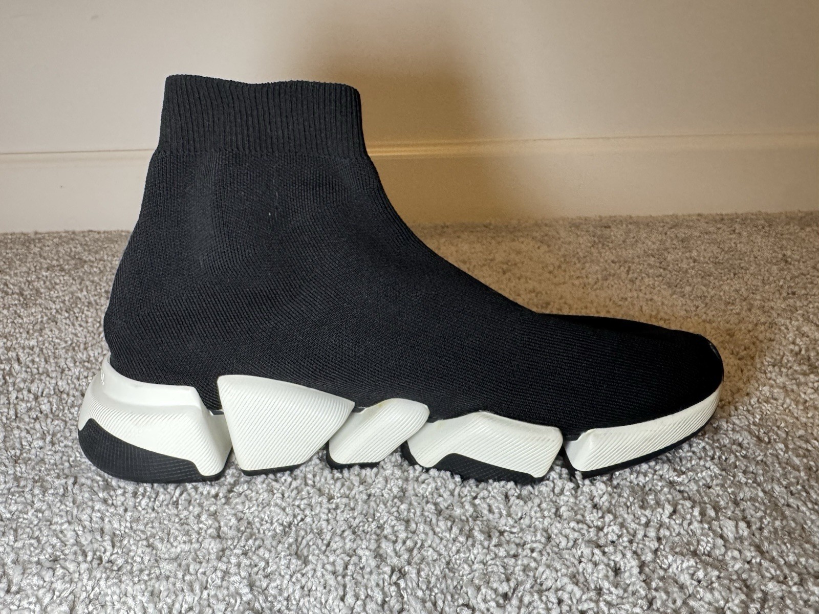Size 42 EU / 10 US – Balenciaga Speed 2.0 Sock Runner Sneakers Black/White