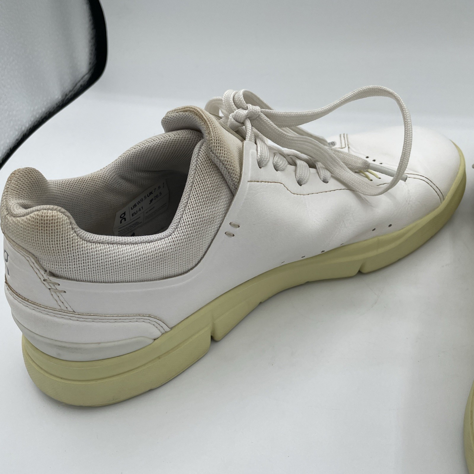 On Cloud The Roger Advantage Sneakers Womens Size 9.5 White & Hay