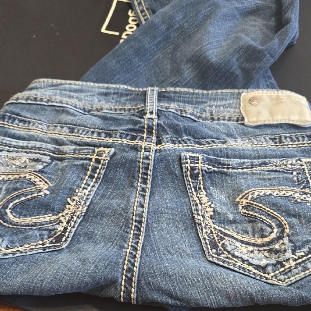 Silver Jeans Women’s Distressed Blue Jeans 28 Waist Suki