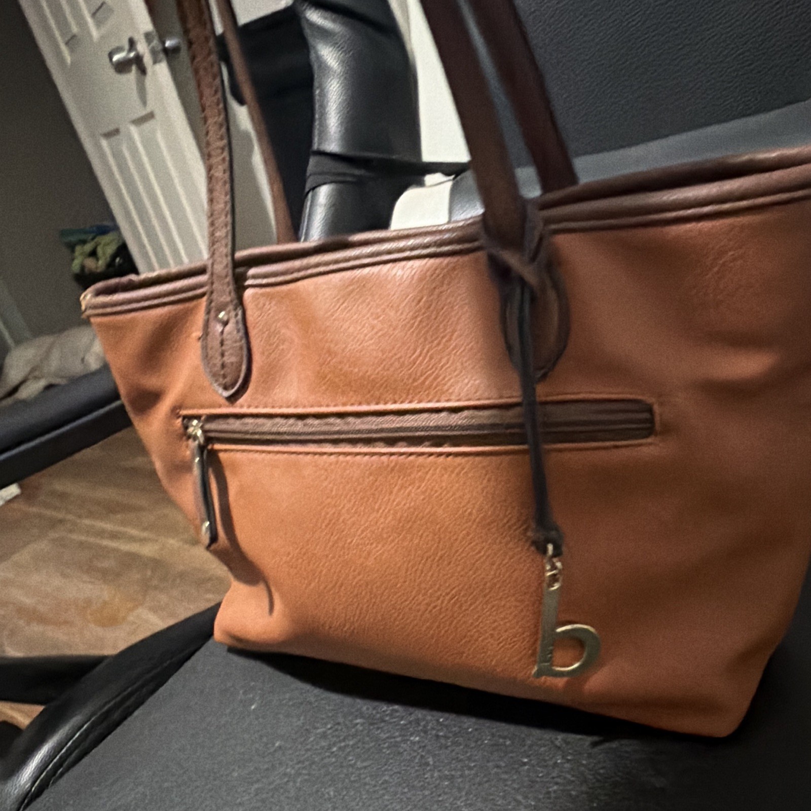 b.ø.c Brown Pebbled Tote Double Handles Zip & Magnetic Closure Pockets Lined