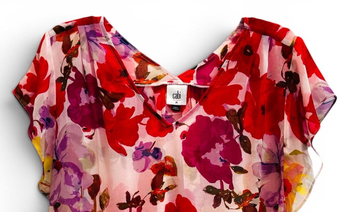 NWT CAbi #4347 Floral Passion Top V-neckline Fluttery Cap Sleeve Top Size M