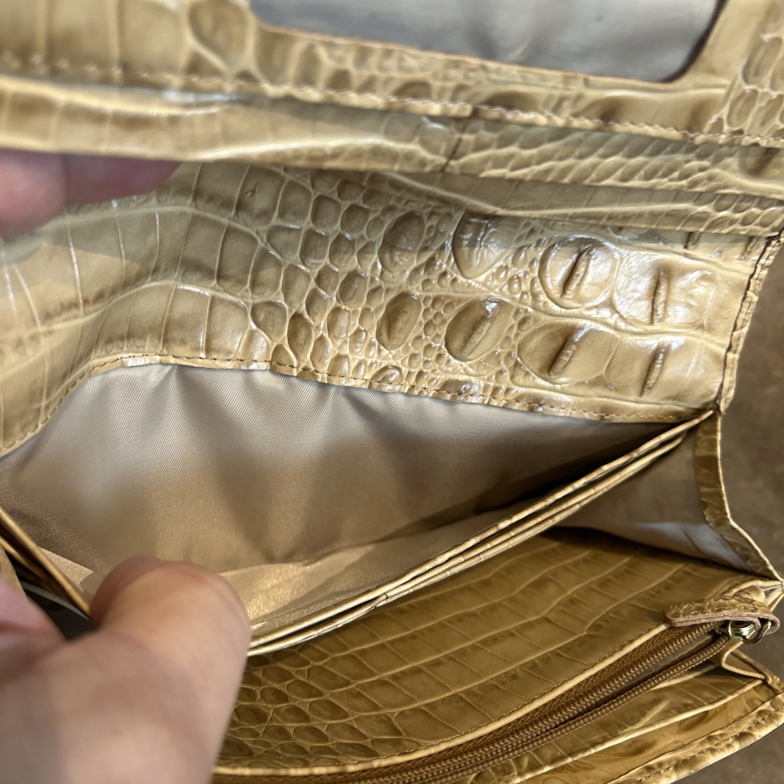BRAHMIN MELBOURNE TAN BROWN CROC EMBOSSED LEATHER LARGE WALLET 7.75×4.5”