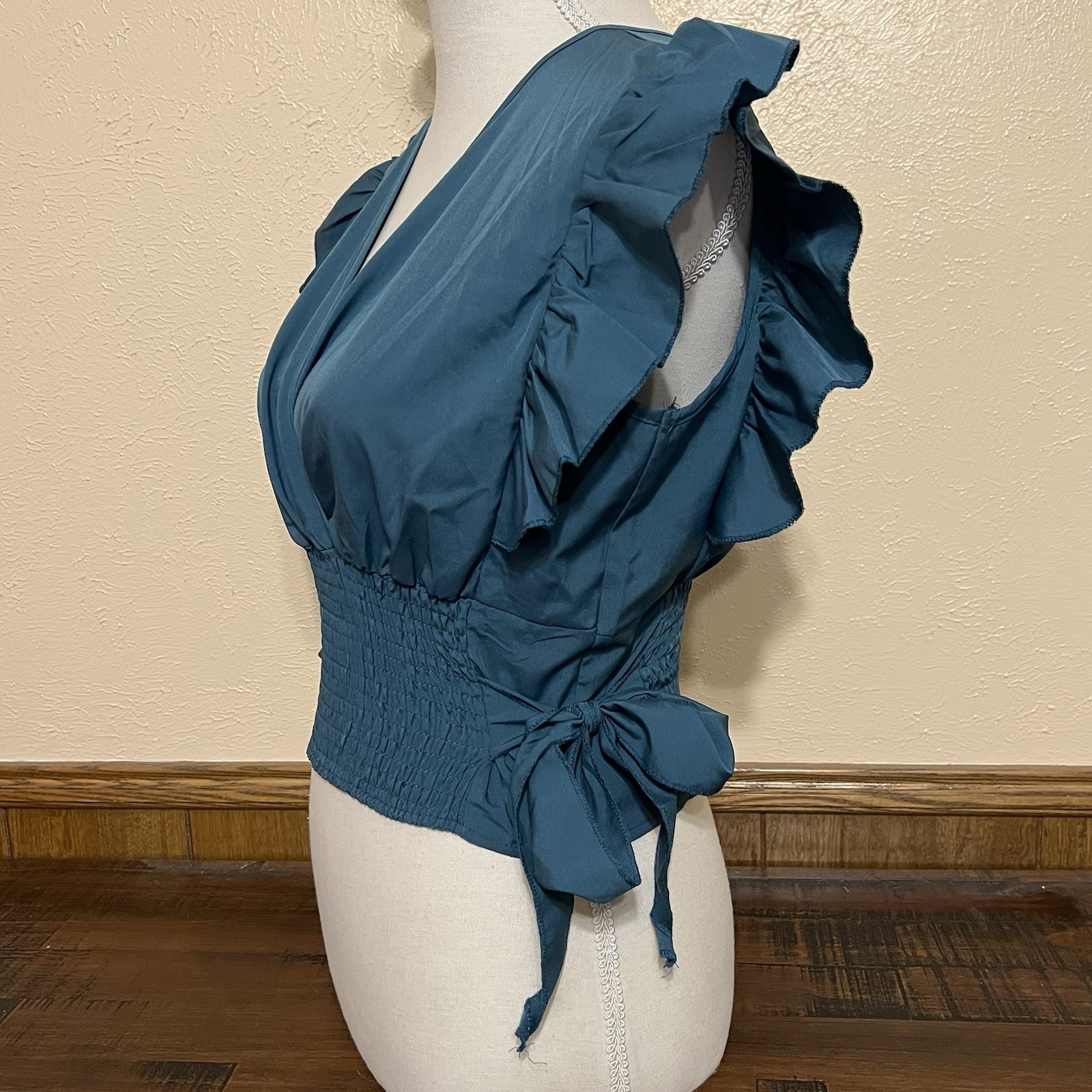 LYANER Teal V-Neck Crop Blouse Ruffle Sleeves Side Tie Detail – Size S Small