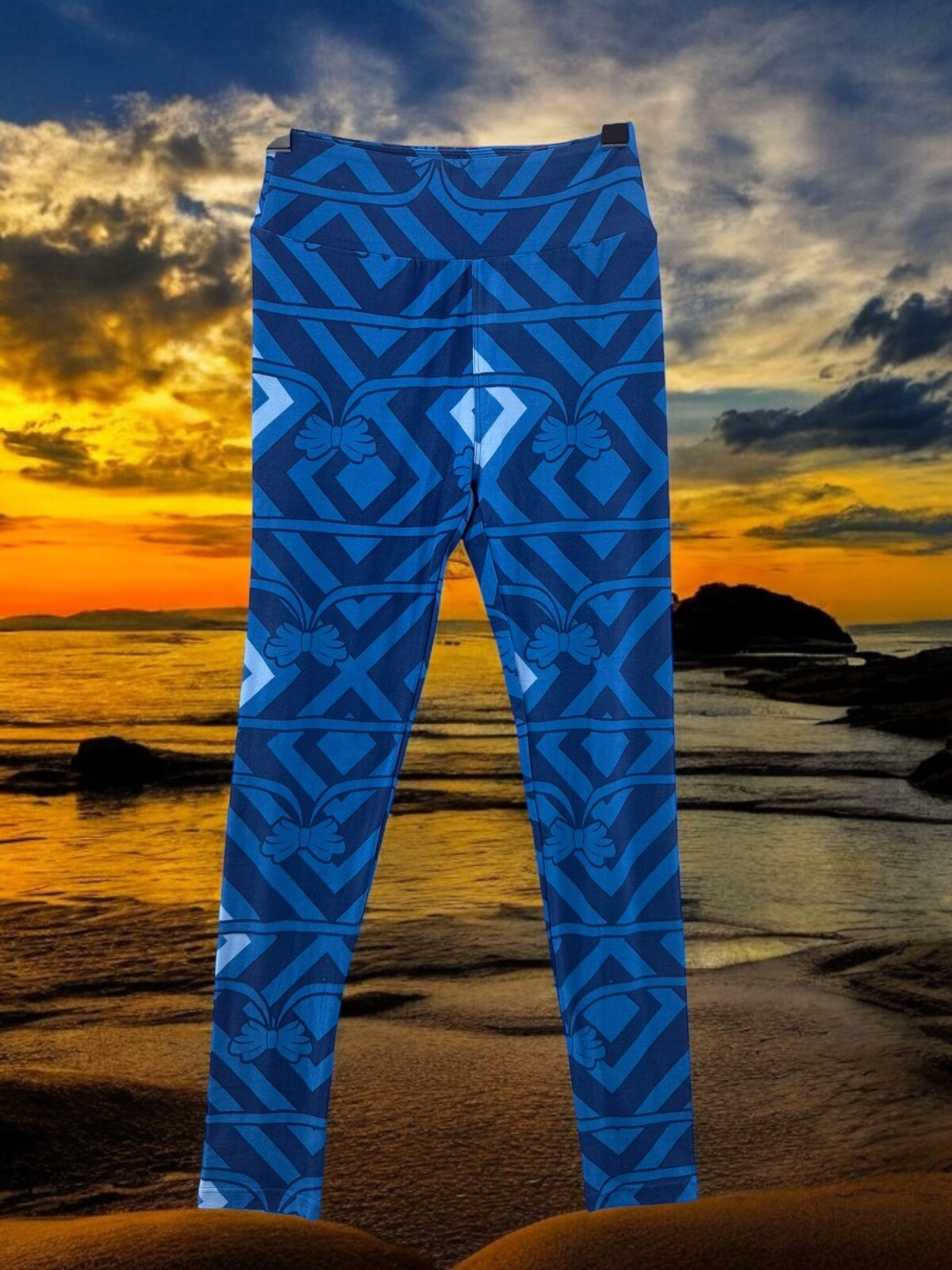 LuLaRoe TC Pull On Leggings Shades of Blue Diamonds Bows Print Pants One Size