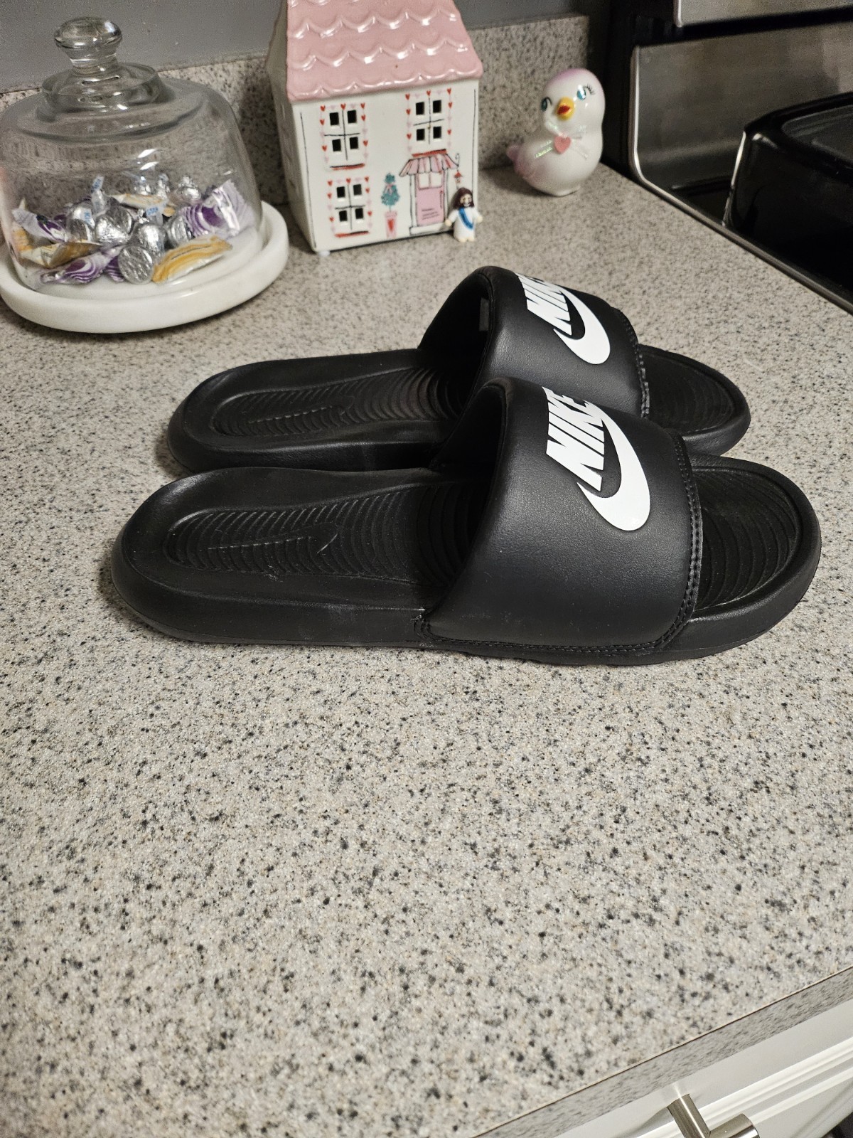 Nike Victori One Men’s Black Slide Sandals Size 8 Logo Accent Lightweight