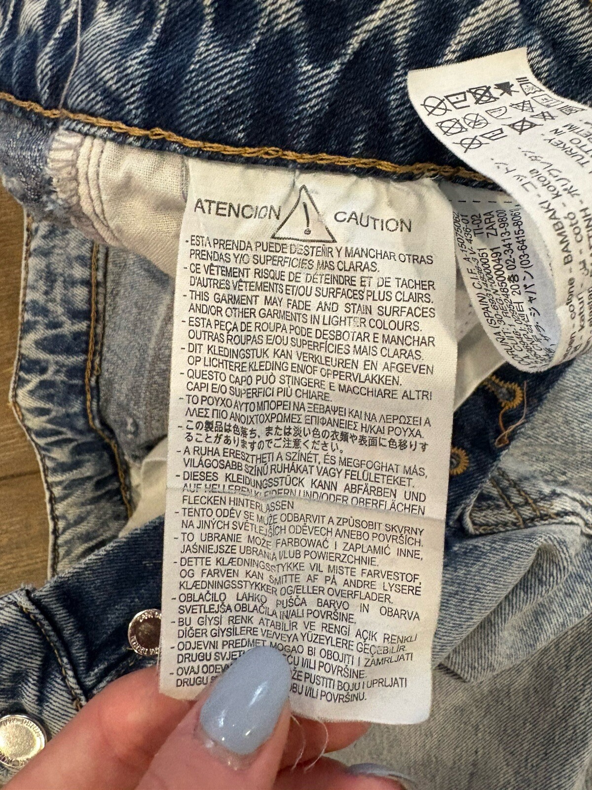 Zara Raw Hem Women’s Sz 2 Light Wash Blue Denim Button Down Jean