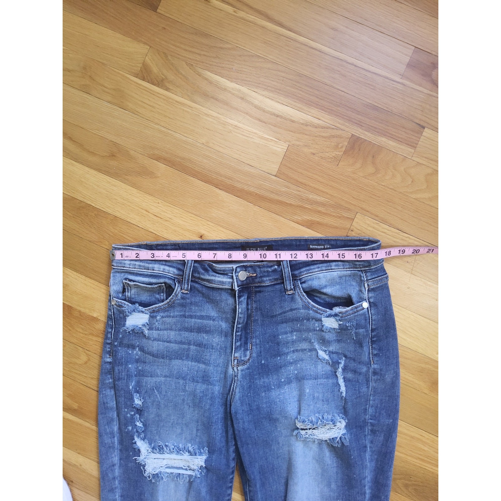 Judy Blue Boyfriend Fit Distressed Jean Size 15/32 High Rise