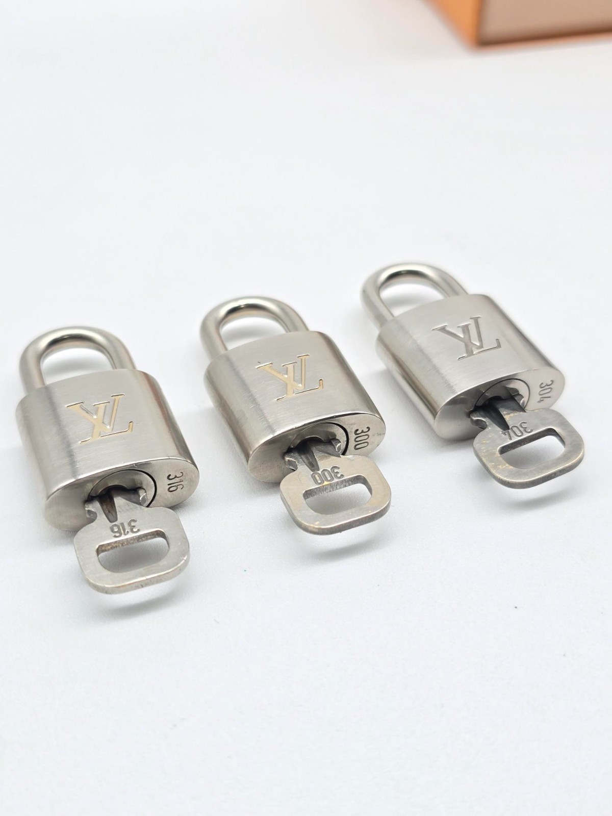 Authentic 1 Louis Vuitton Silver Padlock Lock & 1 Key LV Bag Luggage Accessory