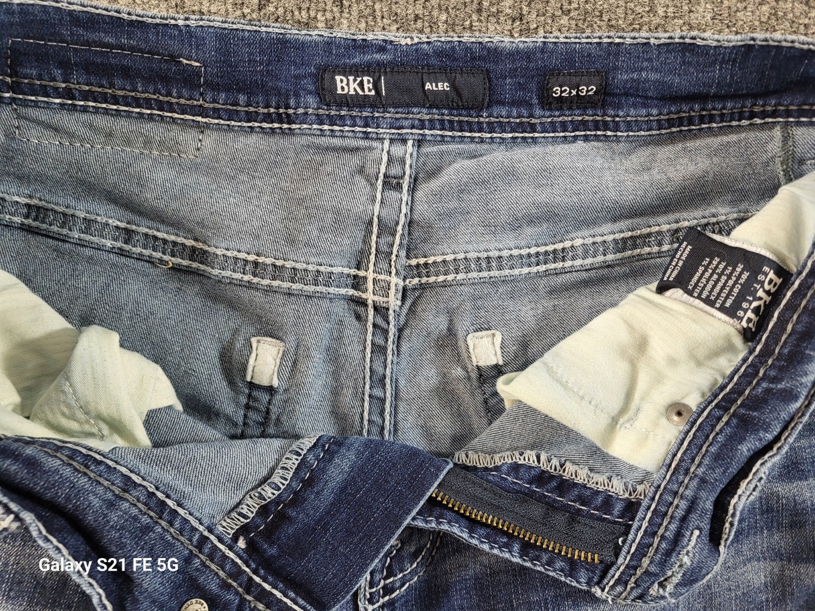 BKE Alec Straight Jeans Mens 32×31 M Rise Med Wash Whiskering Great Fade Stretch