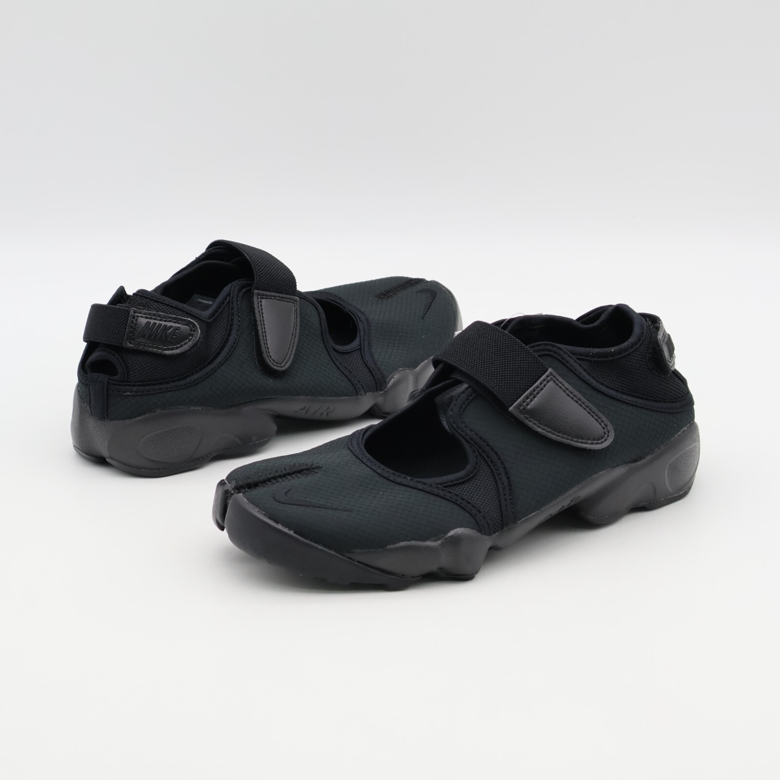 DN1338-004 Nike Air Rift Breathe Black White Black (Women’s)