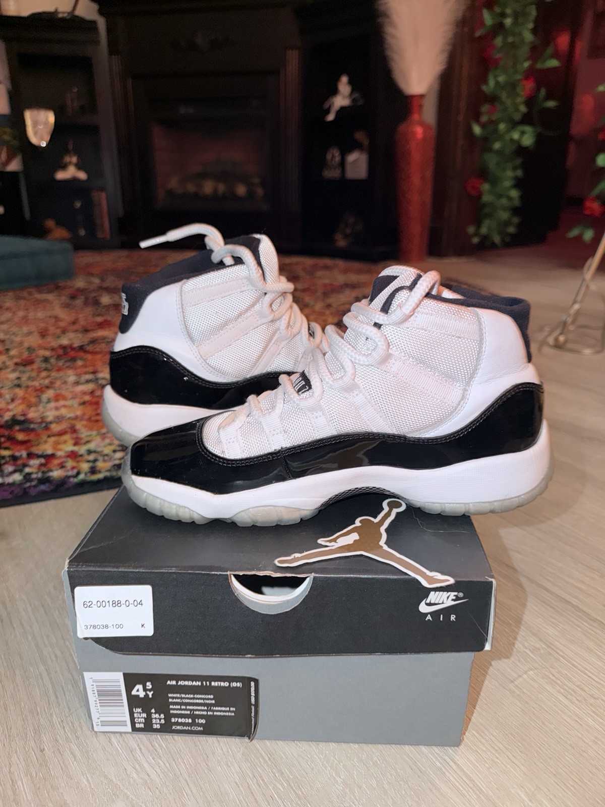 Air Jordan 11 Retro (GS) 4.5Y White / Black – Concord [pre-owned- Excellent]