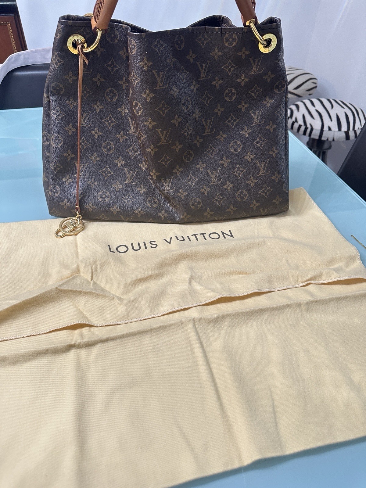 Louis Vuitton Monogram Artsy Handbag
