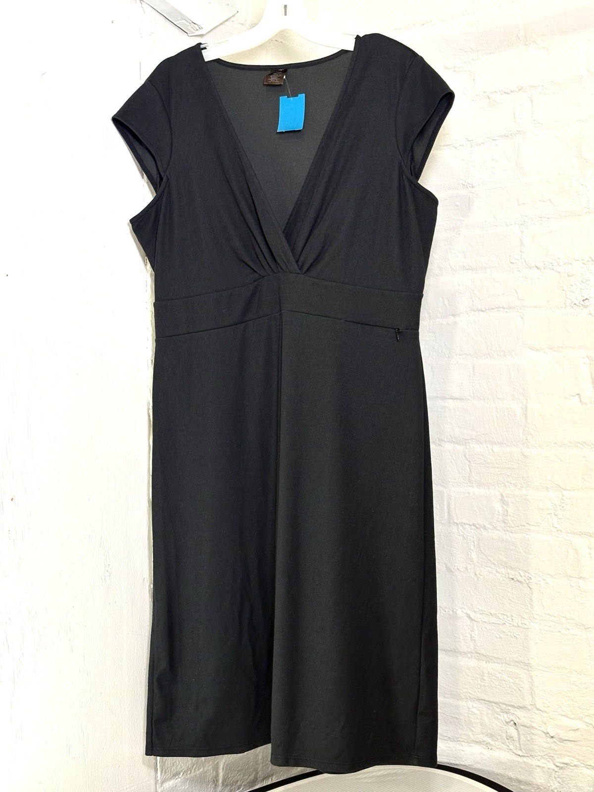REI Dress Womens small Black Sleeveless V Neck Zip Pocket Stretch active wear XL