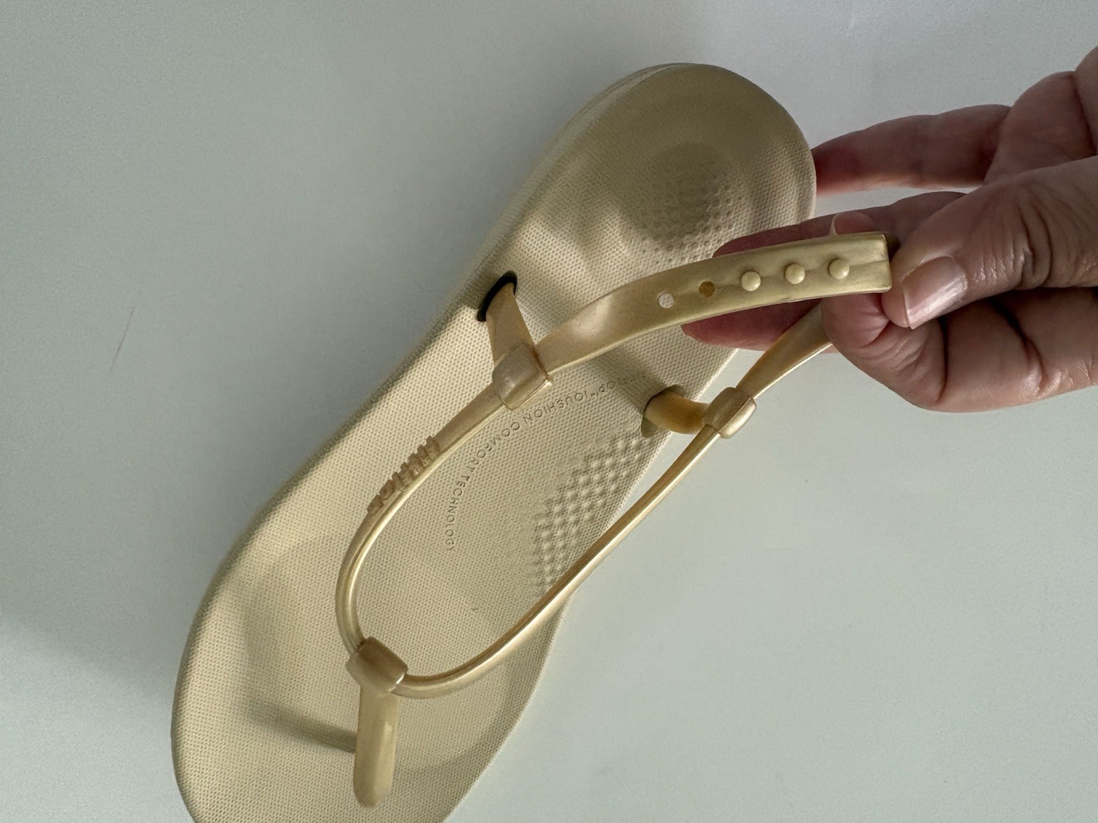 FlipFlop iQUISHION splash Thong Sandals Gold/Beige Adjustable Water Resistant 7