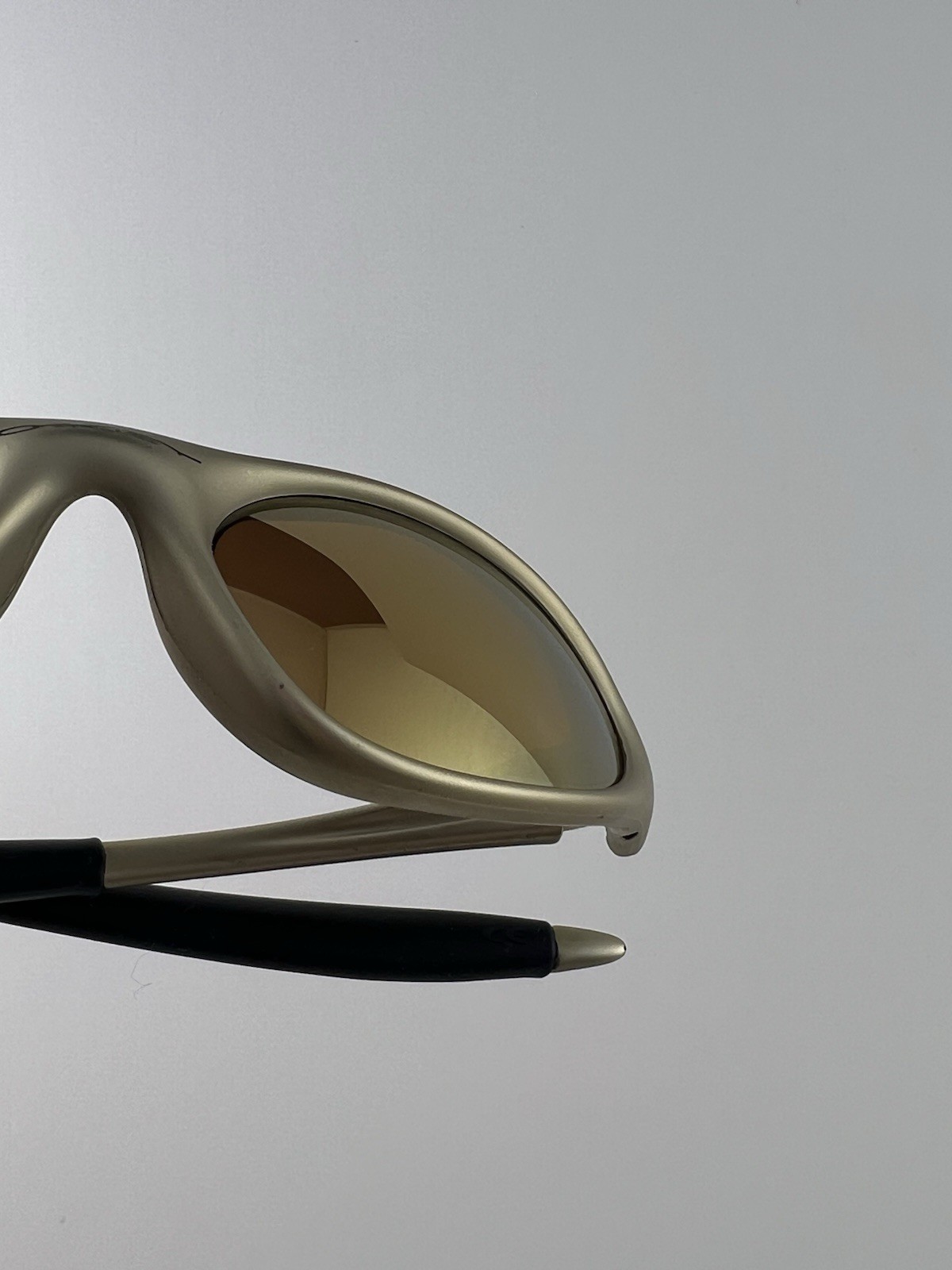Oakley Minute 1.0 FMJ Platinum Frame Gold Iridium Lens Gold Icons 04-082 XX