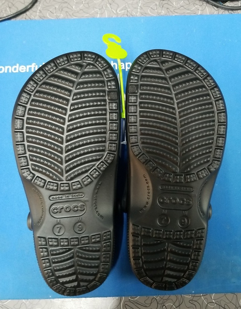 Crocs Adult Baya Clogs. Black. W9/M7