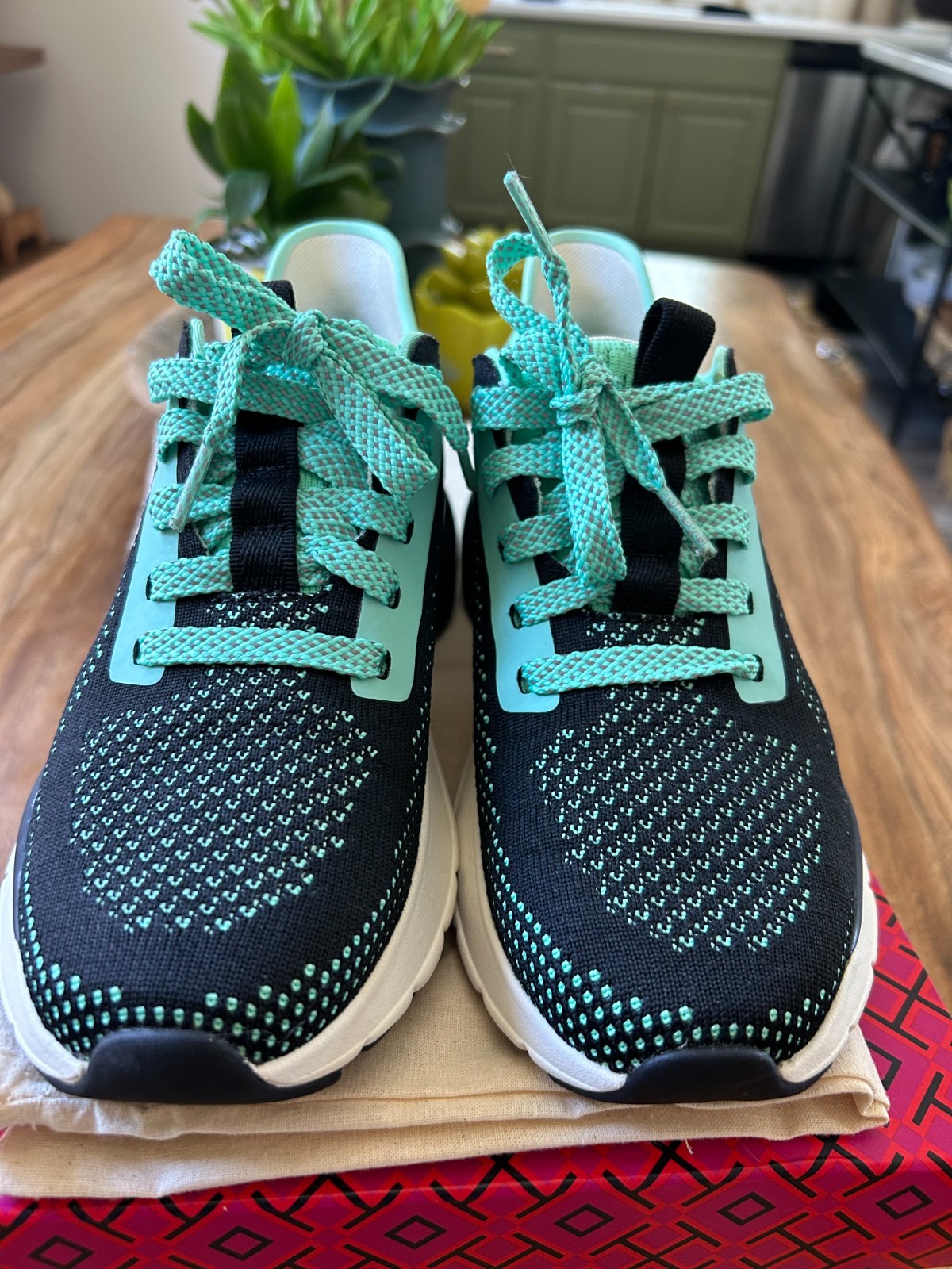 Tory Burch sneakers/trainer -Size 6-brand new in box with dust bag.