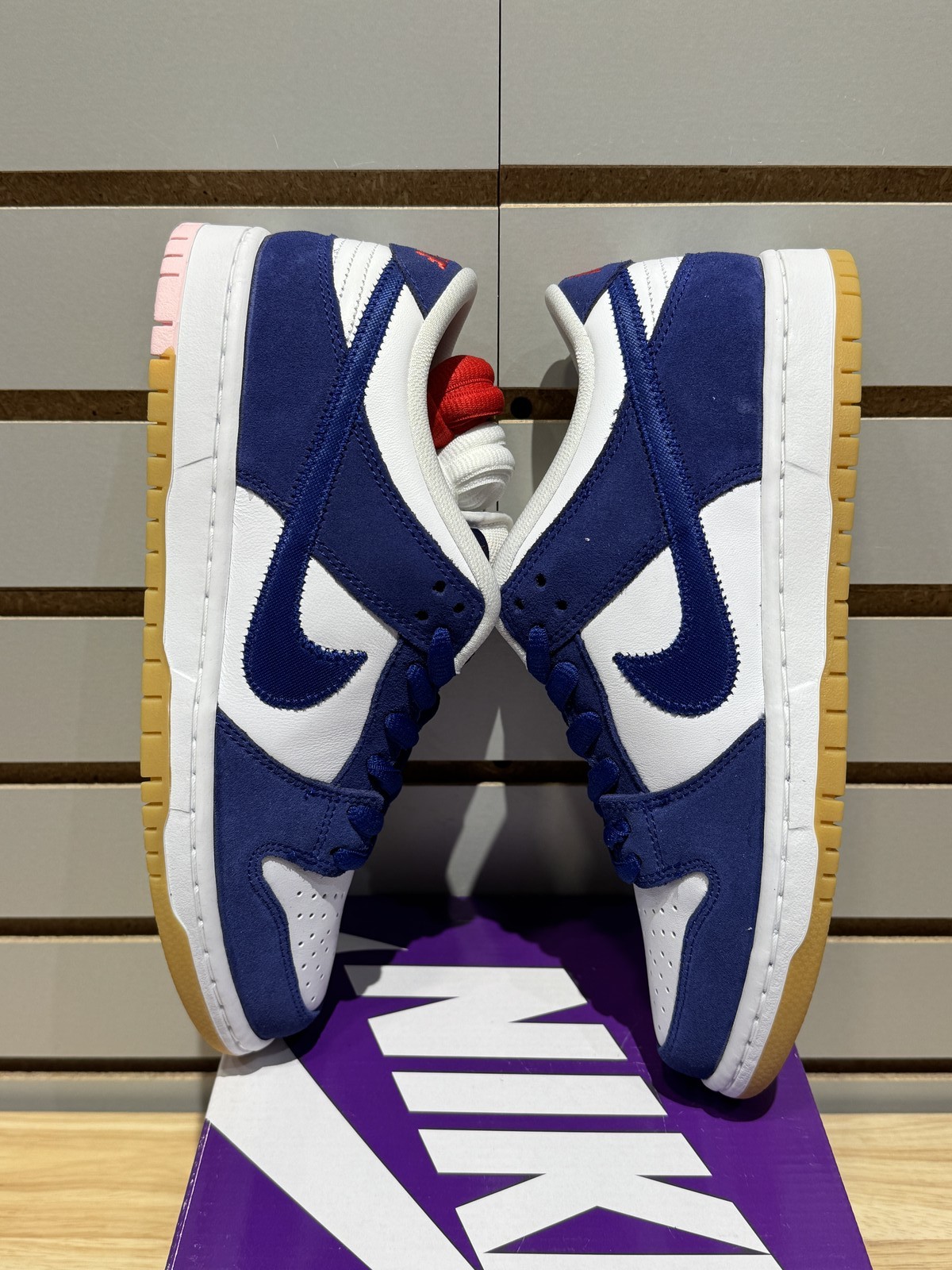 Size 8M/9.5W – Nike SB Dunk Low Los Angeles Dodgers Sz 8 DO9395-400