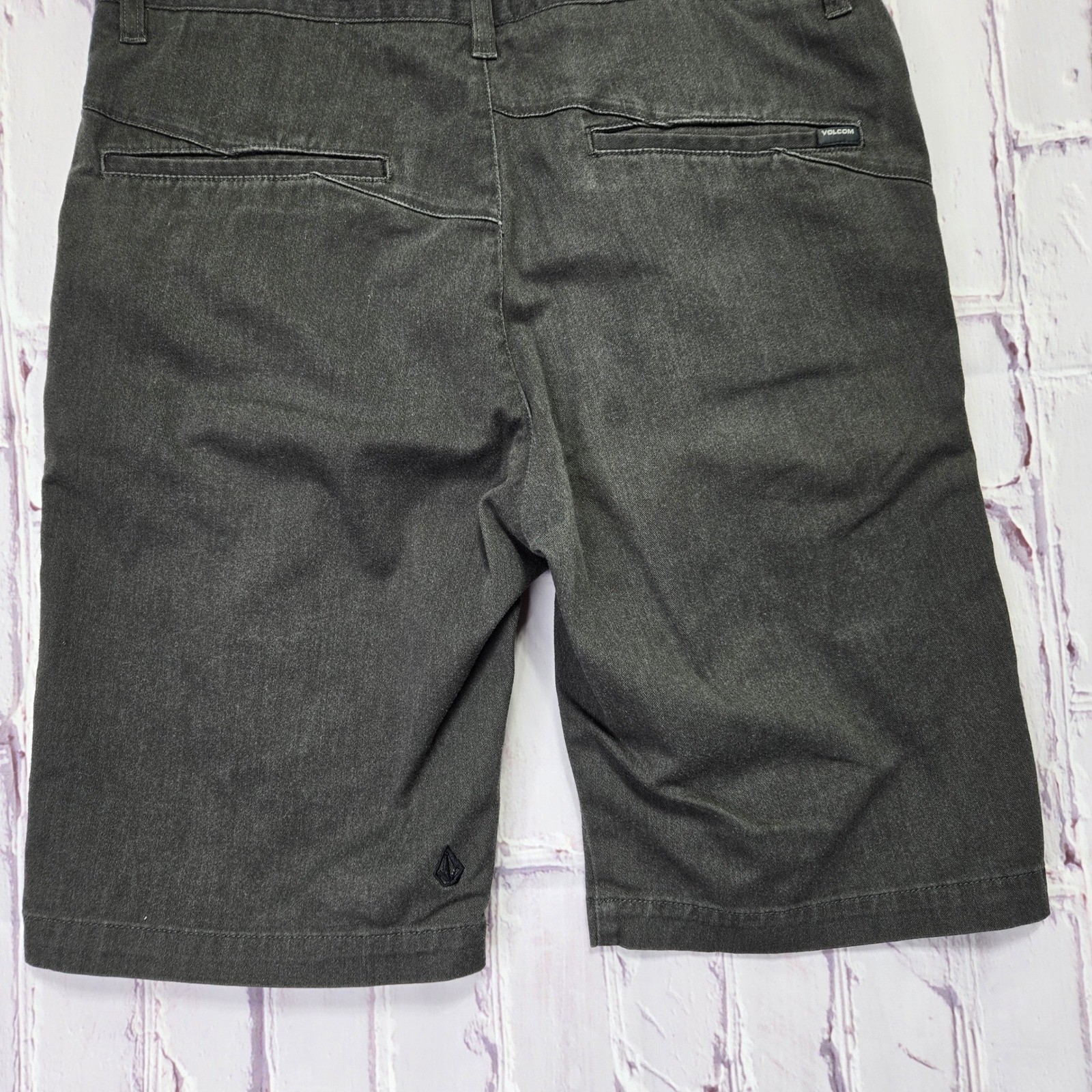 Volcom Mens Corpo Class Chino Shorts Charcoal Gray Size 32 Stretch Skateboard