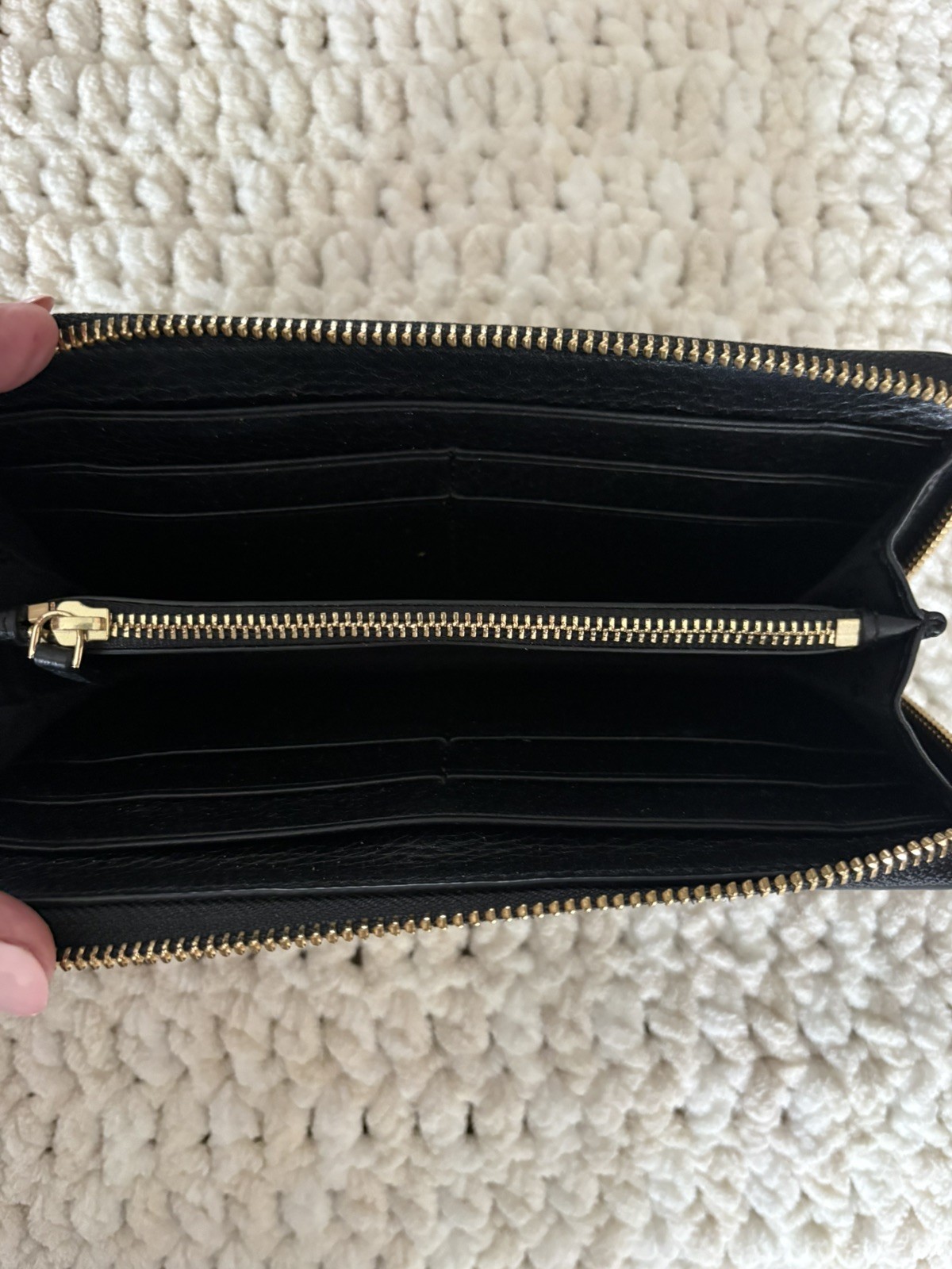 Tory Burch Full Zip Leather Black Gold Tone Logo Hardware Designer
